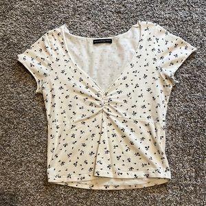 Brandy Melville short sleeve shirt